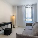 Modern Ii With Sea View And Terrace Ii דירה *